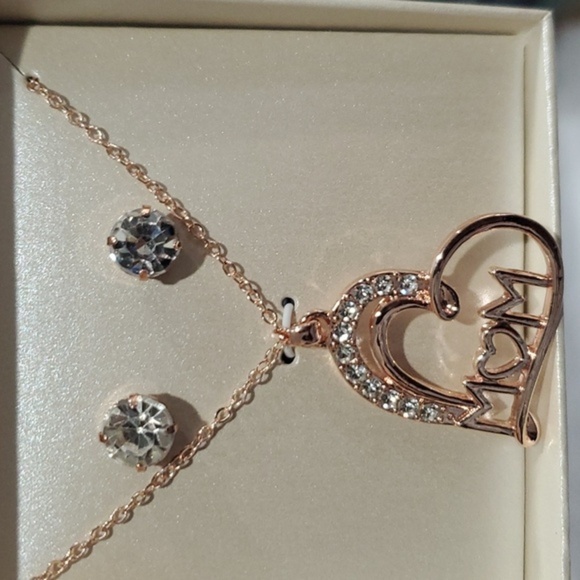 Anne Klein‎ cz stud earrings and heart shaped 'Mom' pendant necklace set new - Picture 1 of 9